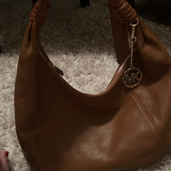 Michael Kora shoulder bag very nice like brand new no stains smoke free owner - Picture 7 of 13